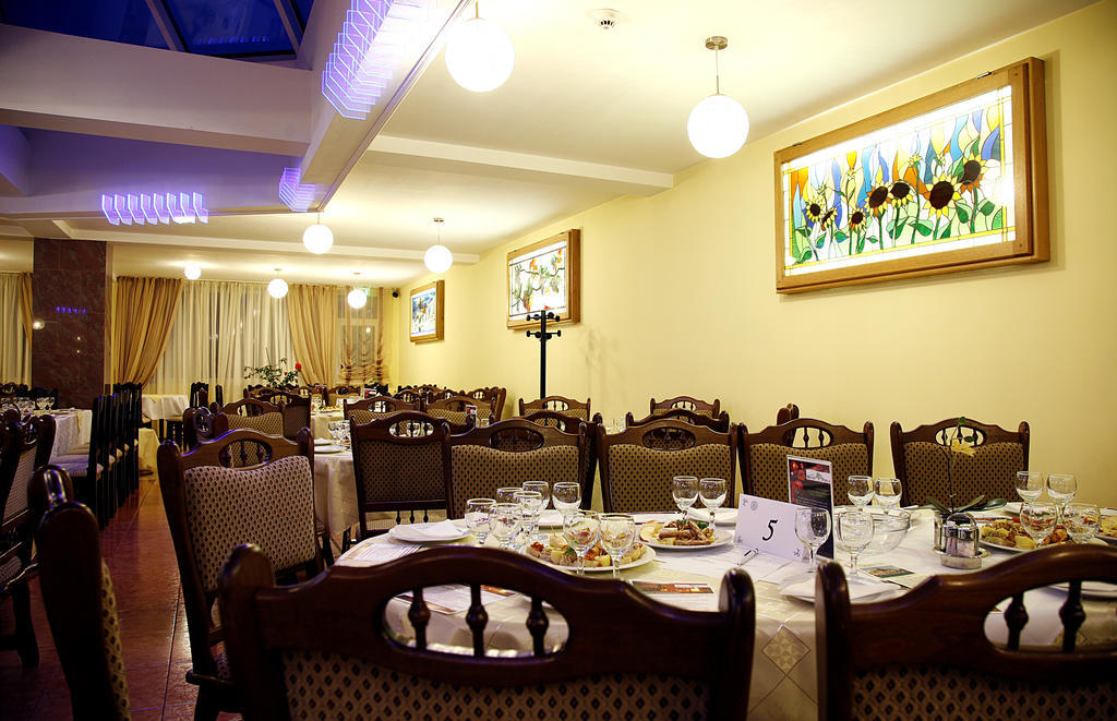 Hotel Perla Тыргу-Муреш Экстерьер фото
