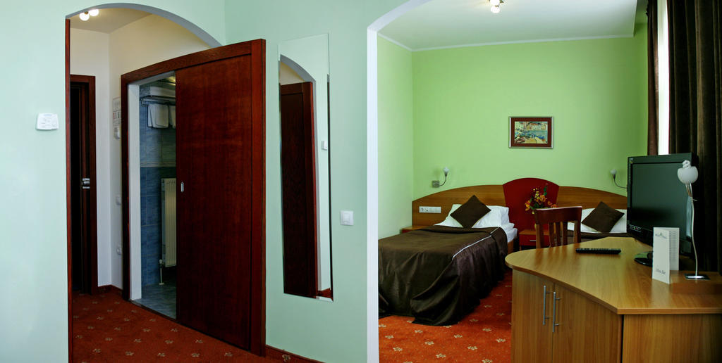 Hotel Perla Тыргу-Муреш Экстерьер фото
